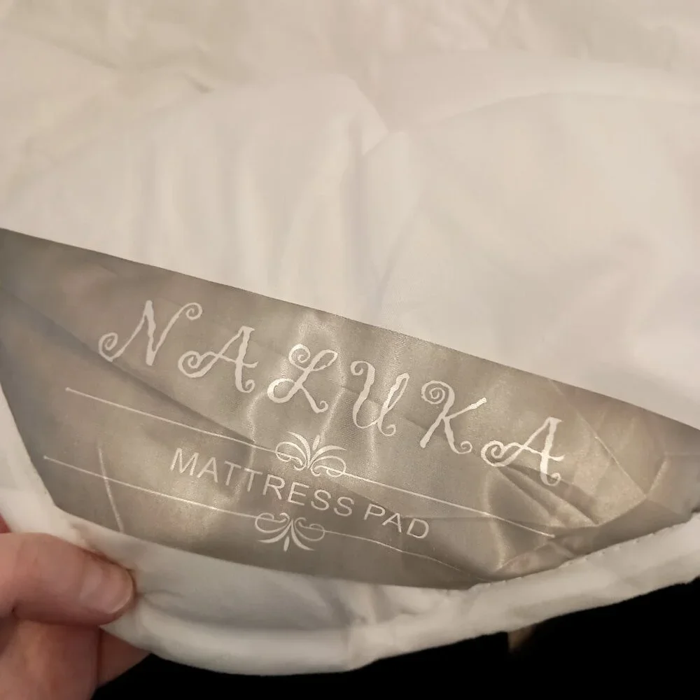 NWOT✨Nakula🔸Twin Mattress Microfiber Cover Protector
